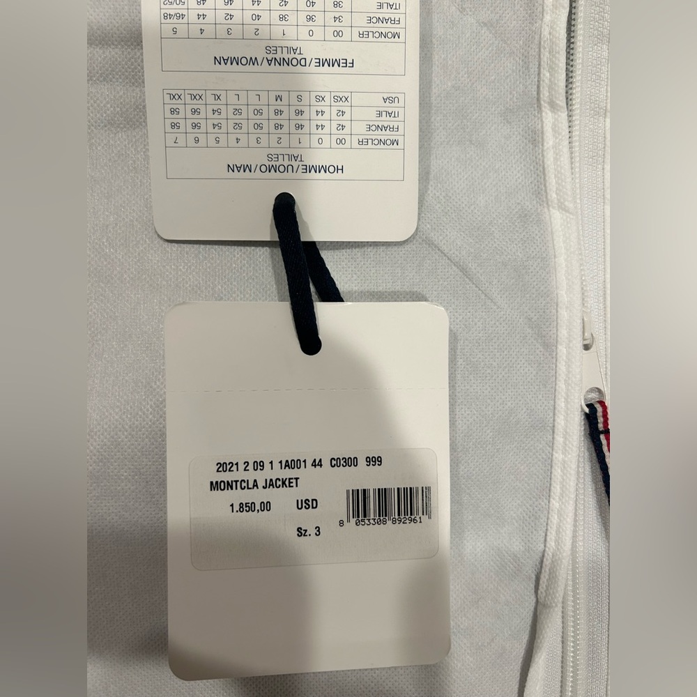 Montcla puffer , embroidered logo on the inside of jacket . Sz (3) L